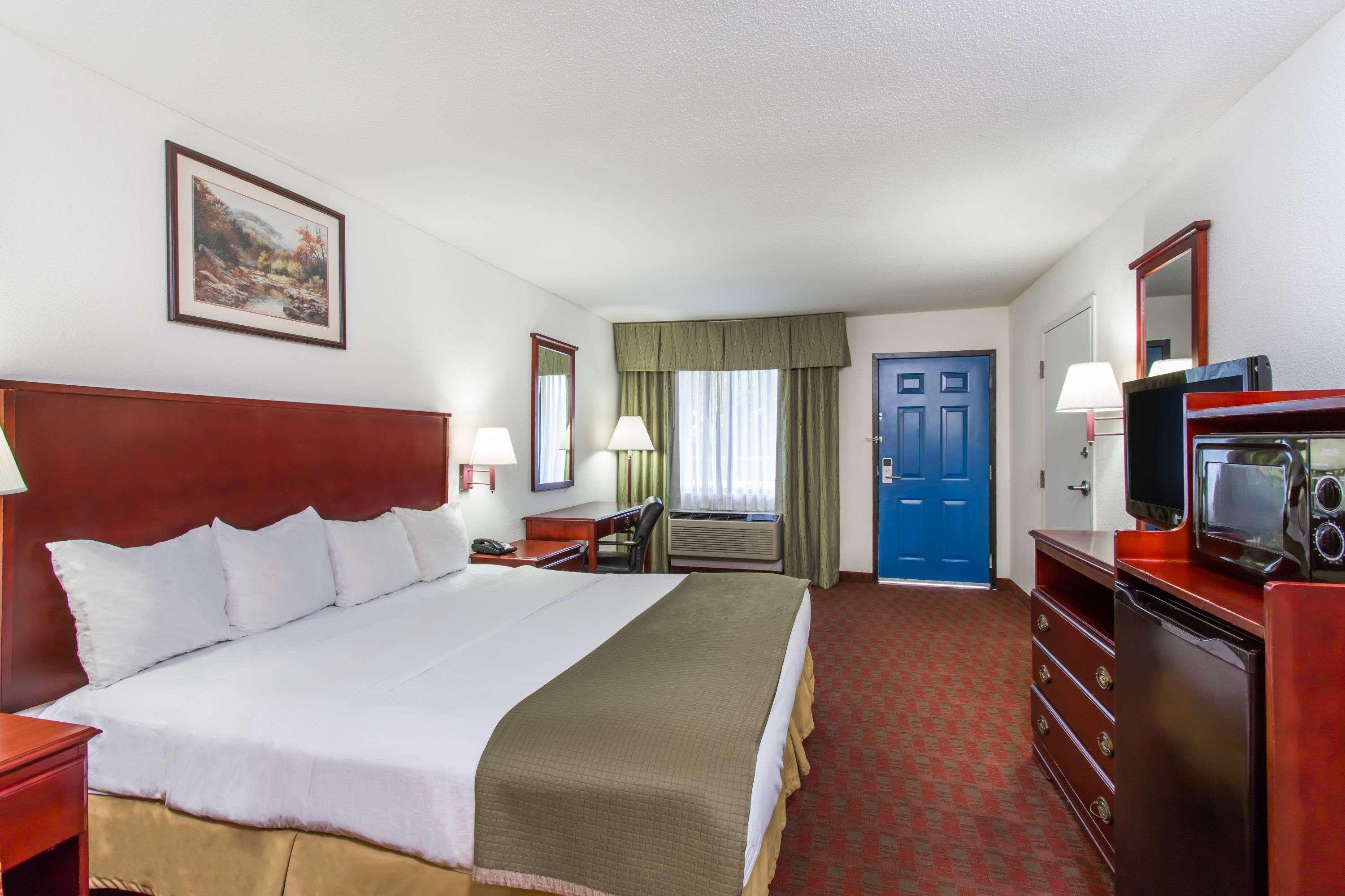 Baymont Inn & Suites Manning Exteriör bild
