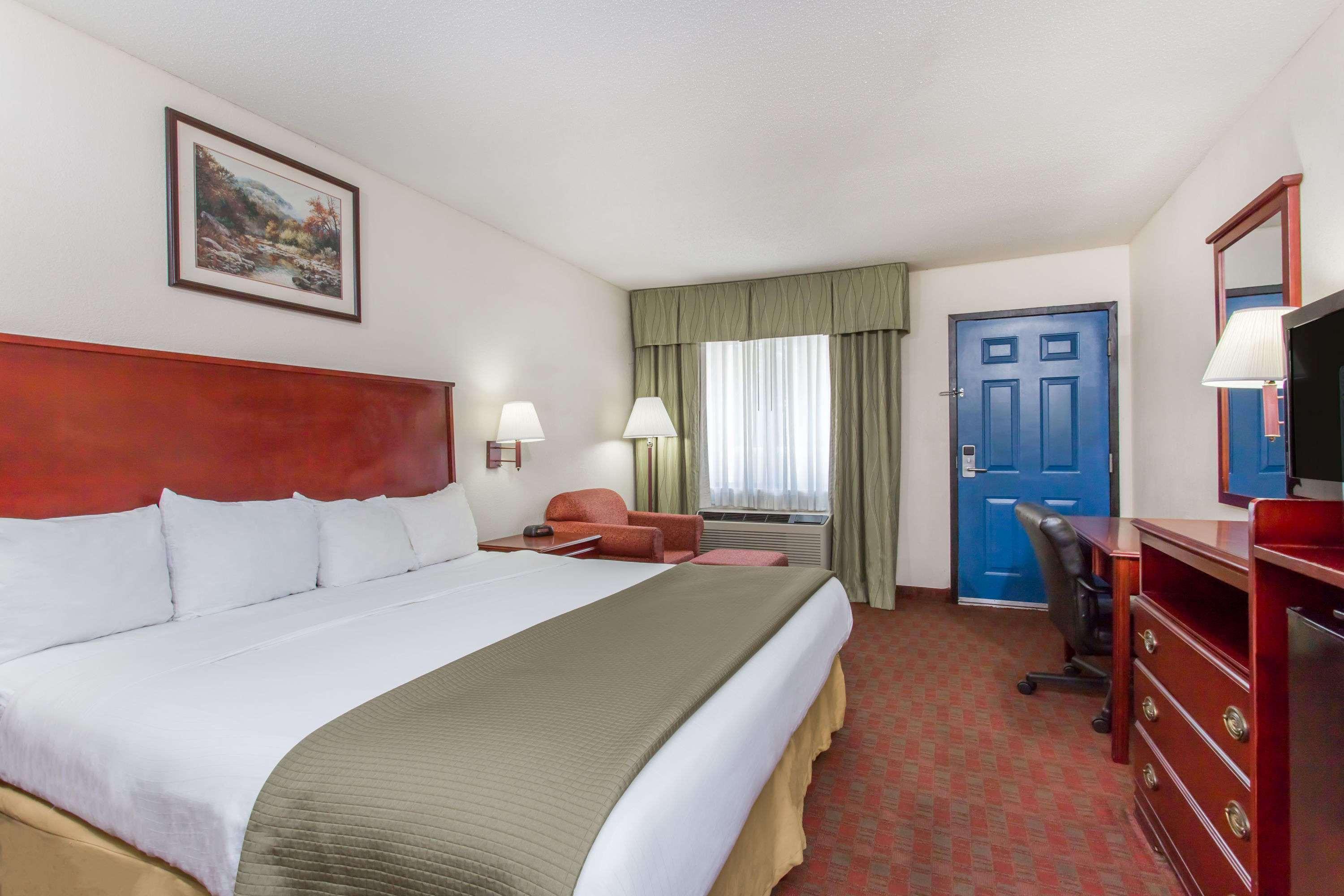 Baymont Inn & Suites Manning Exteriör bild
