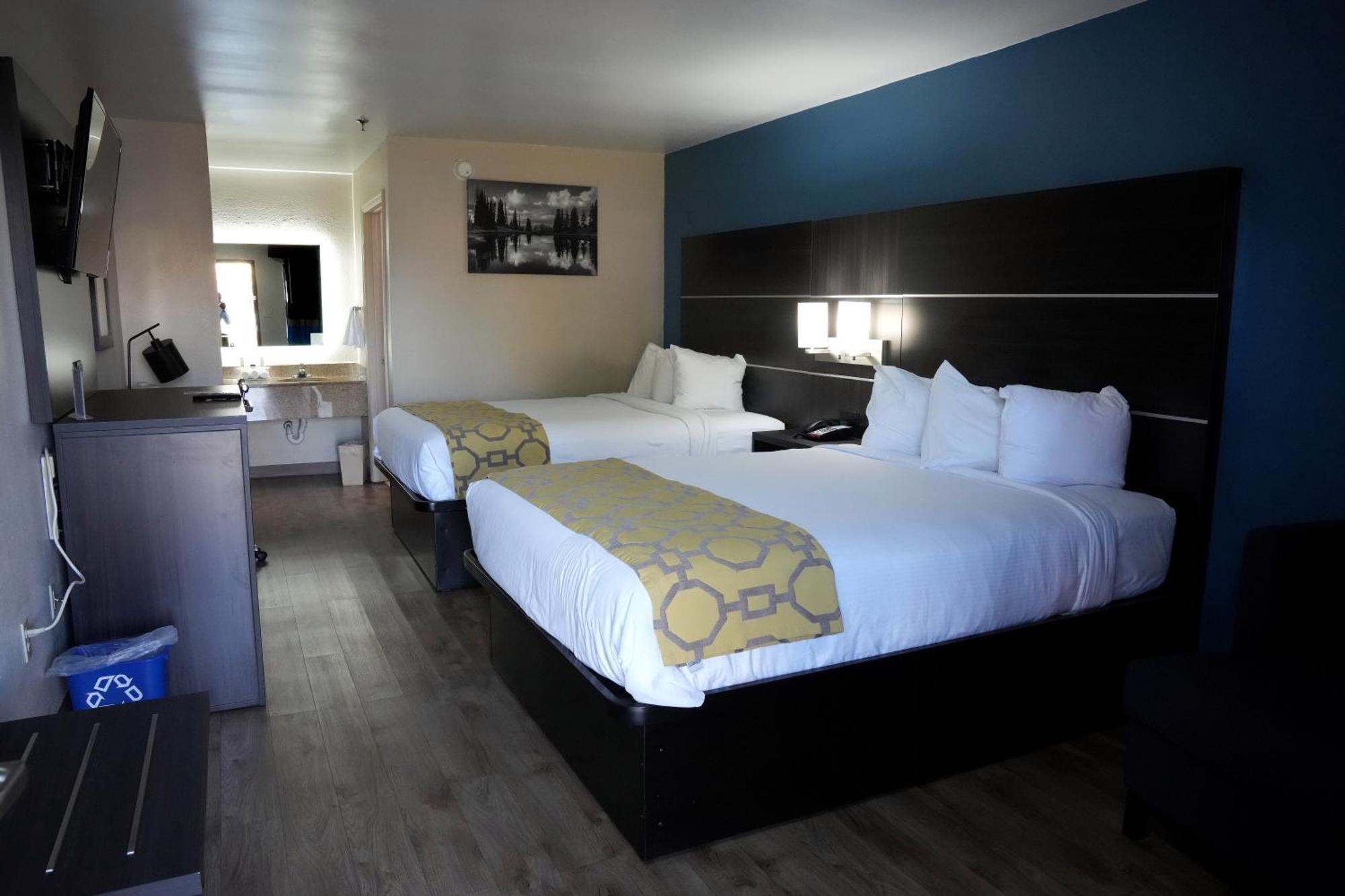Baymont Inn & Suites Manning Exteriör bild