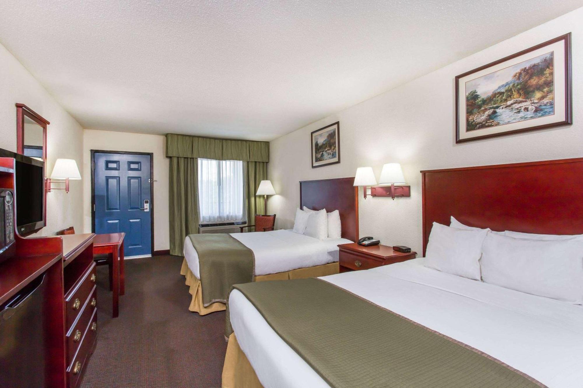 Baymont Inn & Suites Manning Exteriör bild